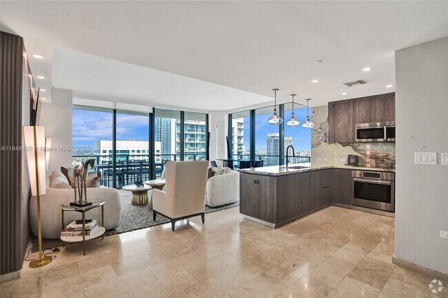 Building Photo - 88 SW 7th St Unit 2412 Rental