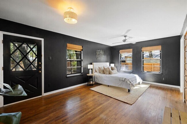 Photo - 2008 Matthews Ln