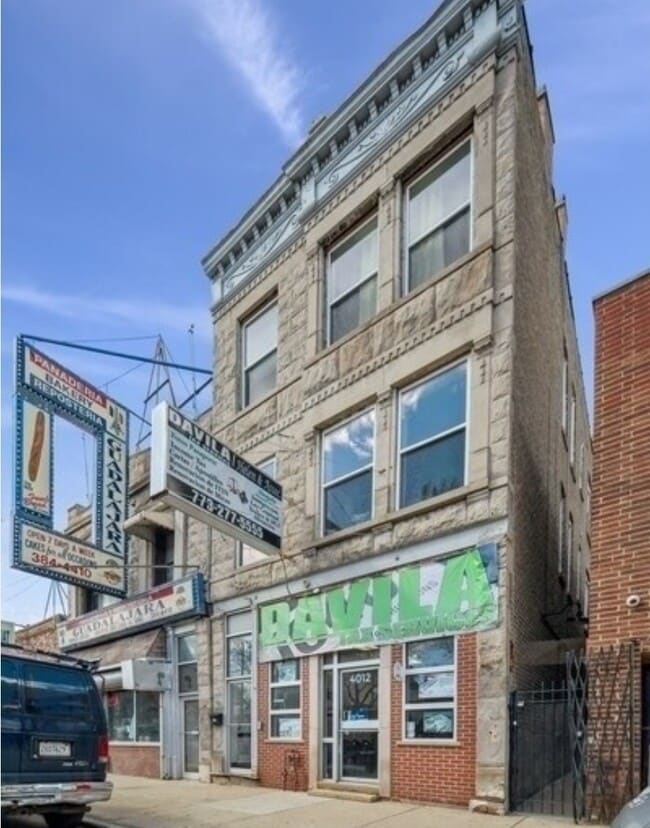 Building Photo - 4012 W Armitage Ave Unit 2F Rental