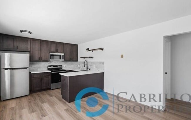 Building Photo - 207 E 1st St Unit A Rental