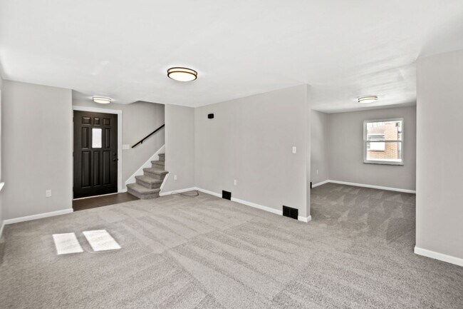 Photo - MOVE IN SPECIAL! SCORE HALF OFF 1ST MONTH'...