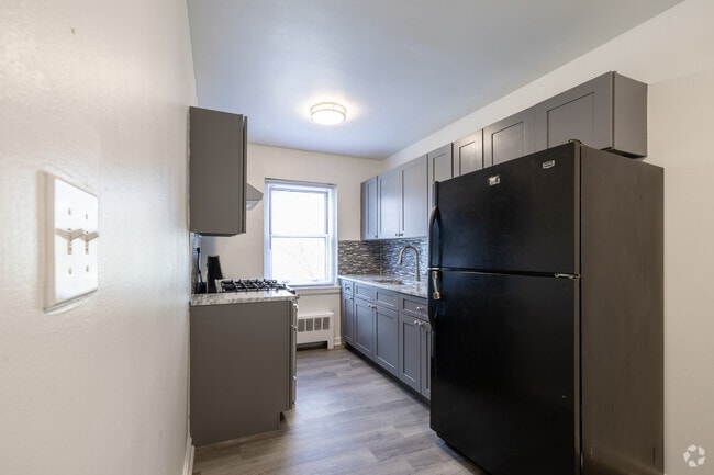 2BR, 1BA - 800SF - Kitchen