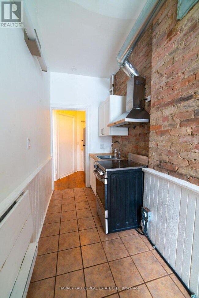 Photo - 678 Huron St Unit 100