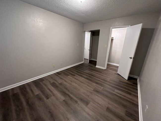 Photo - $695 - Accepting SECTION 8/ Housing Vouche... Unit 1520-101