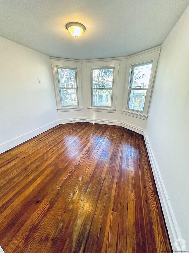 Building Photo - 65 Green St Rental