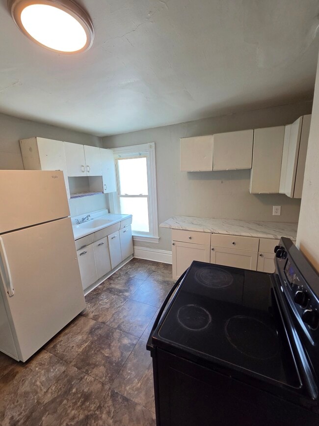 Kitchen (16x11) - 340 Virginia Ave Unit 2