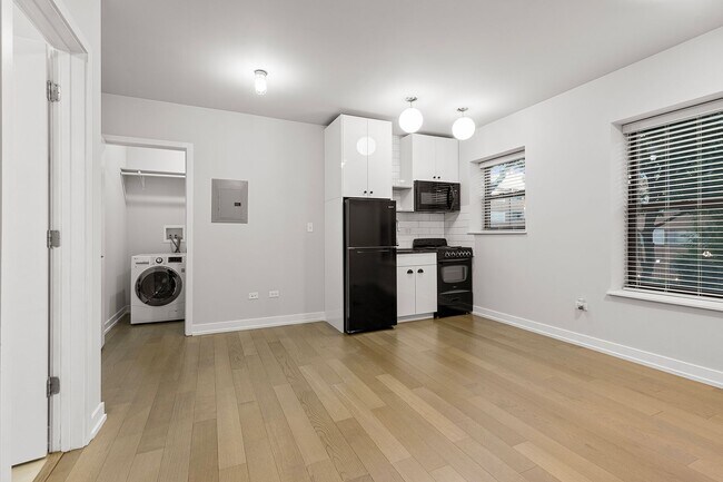 6008 N Winthrop Ave Unit 206