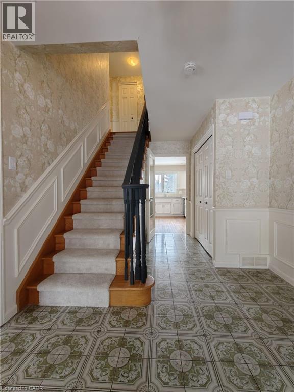 Photo - 362 Pommel Gate Crescent