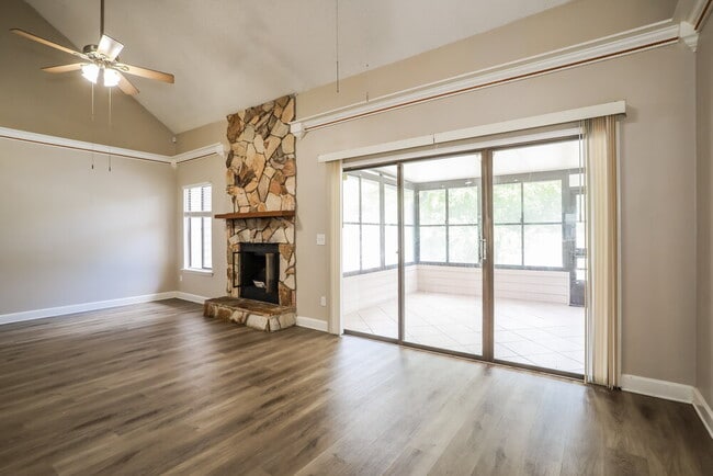 Photo - 4137 Rollingwood Ct