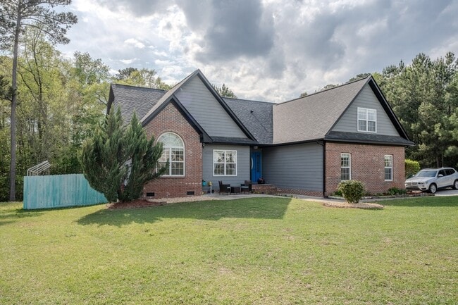 220 Dolphin Dr