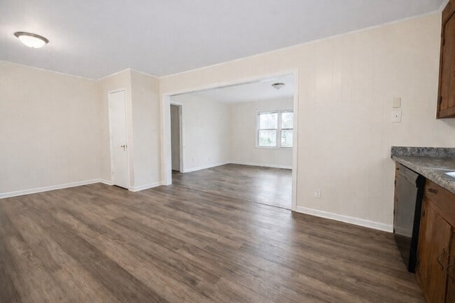 Photo - 1205 Broadus Ave SE