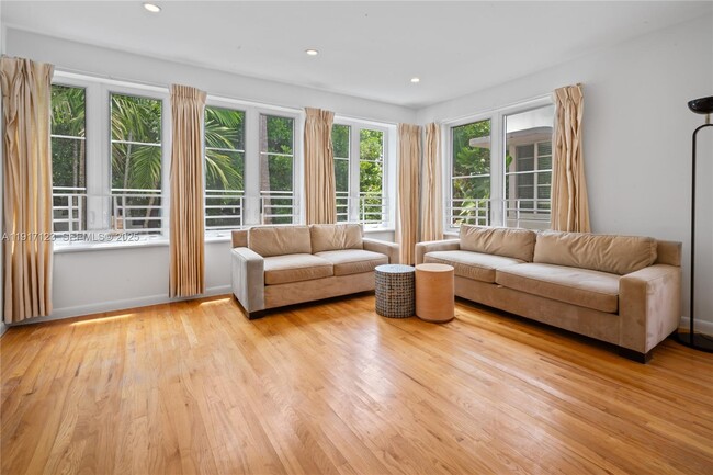 Photo - 1018 Meridian Ave Unit 5