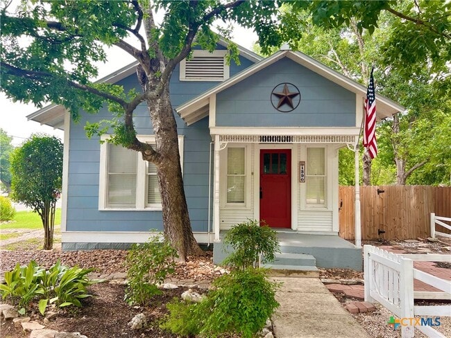 Photo - 1390 Cross St House