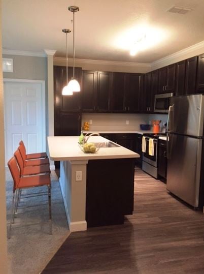 Kitchen and Breakfast Bar - Charleston Edge Rental