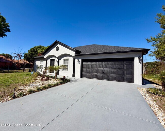 Photo - 160 Eureka Ave NE