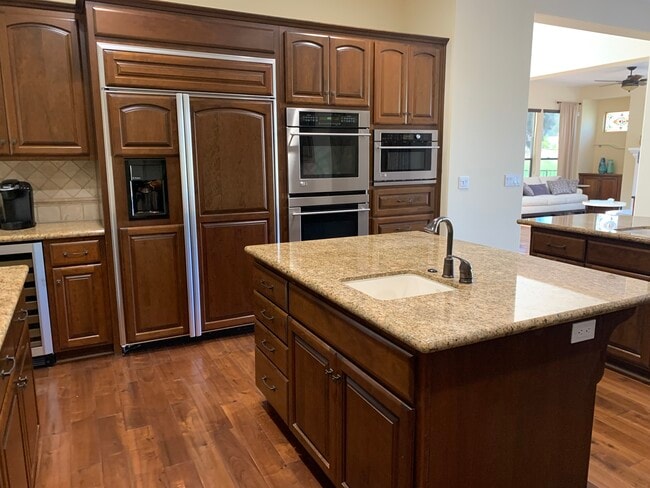 Photo - 965 Sophie Ct