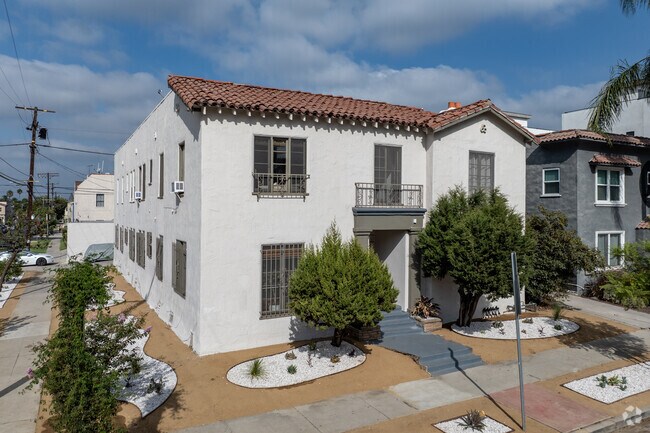 Exterior del edificio - Curson Apartments...Newly remodeled...Brand New Kitchen...CALL NOW!!