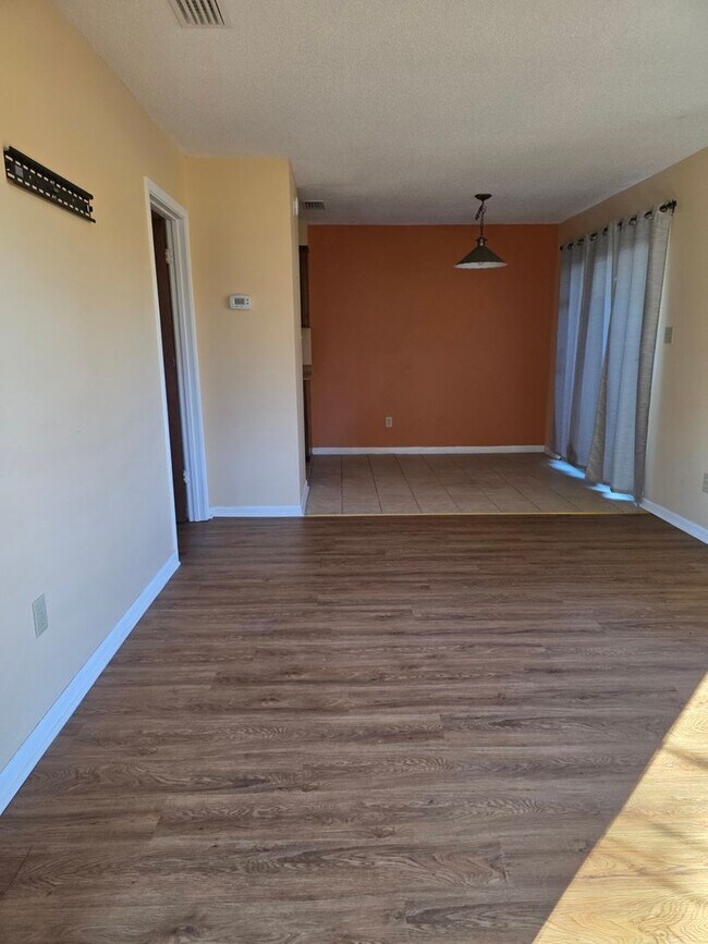 Photo - 1489 Hampton Pl Unidad 1489 Hampton Place  #2