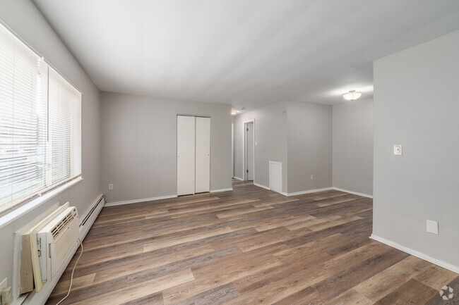 2BR, 1BA - 700SF - Living Room