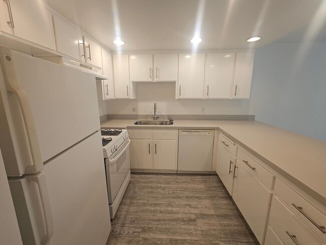 Photo - 2 bed 1.5 bath for rent just minutes away from the beach