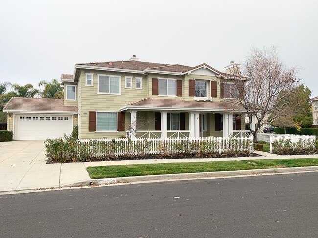 Building Photo - Livermore HUGE family home 5bd/5a with Pool and firepit!