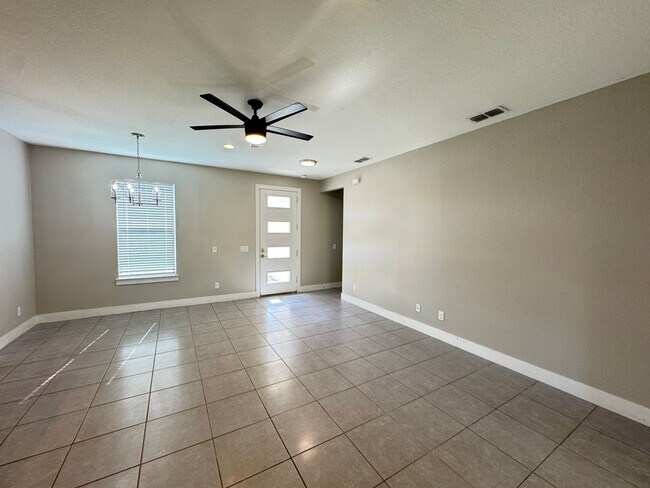 Photo - Beautiful 4 Bedroom, 2 Bathroom Home in Poinciana!!