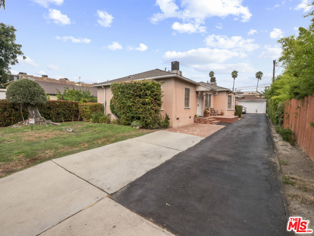 Photo - 5440-5440 1/2 Hermitage Ave Townhome