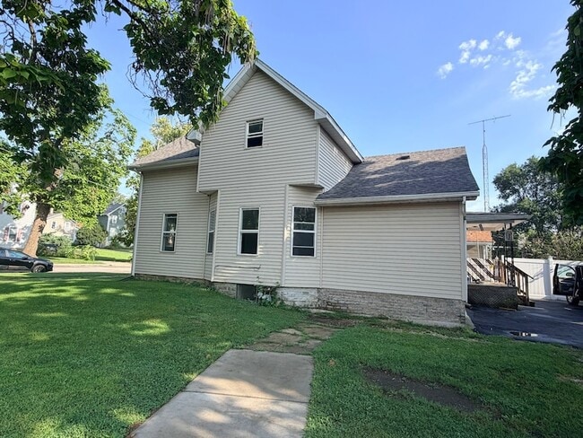 400 Summit St