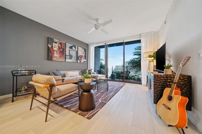 Photo - 555 NE 8th St Unidad 0907 Rental