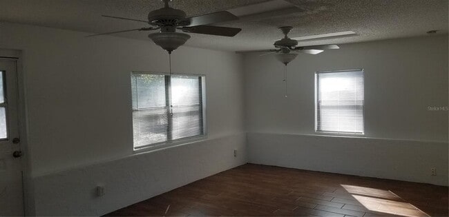 Photo - 594 Heather Ln