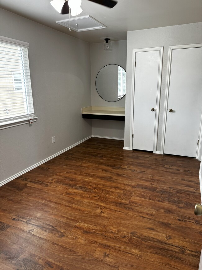 Building Photo - 1640 Post Rd Rental