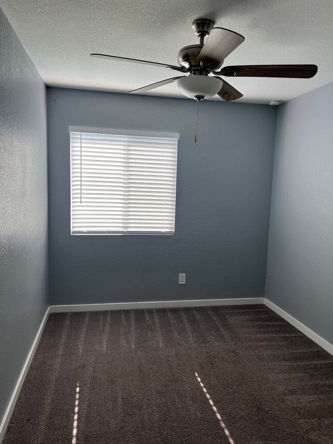 Photo - NEWLY REMODELED UNIT IN SURPRISE WITH BACK YARD