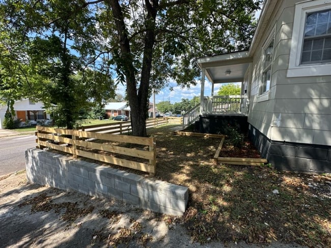 Photo - 1601 Center St S