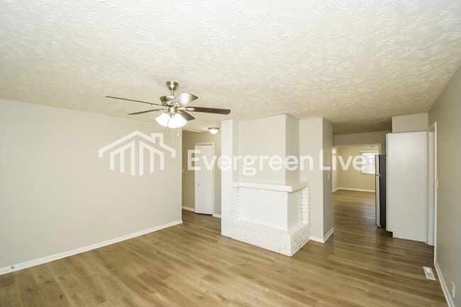 Photo - 1850 Priscilla Ave