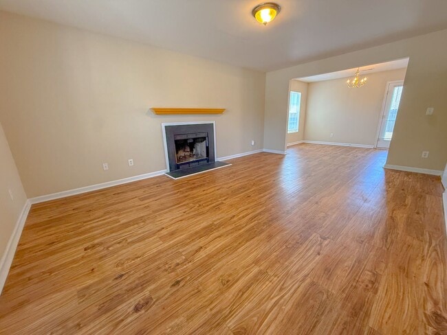 Photo - 3 Bedroom 2.5 Bath Single Family Home with Fenced Backyard!