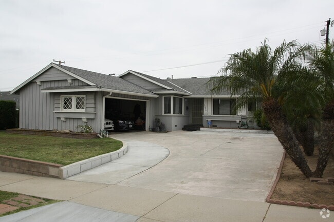 Building Photo - 15666 Hesse Dr Rental