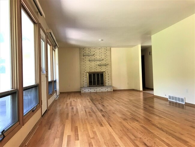 Photo - 5806 Tolman Terrace