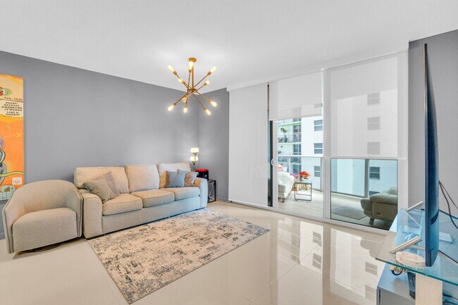 Photo - 488 NE 18th St Unidad 2104