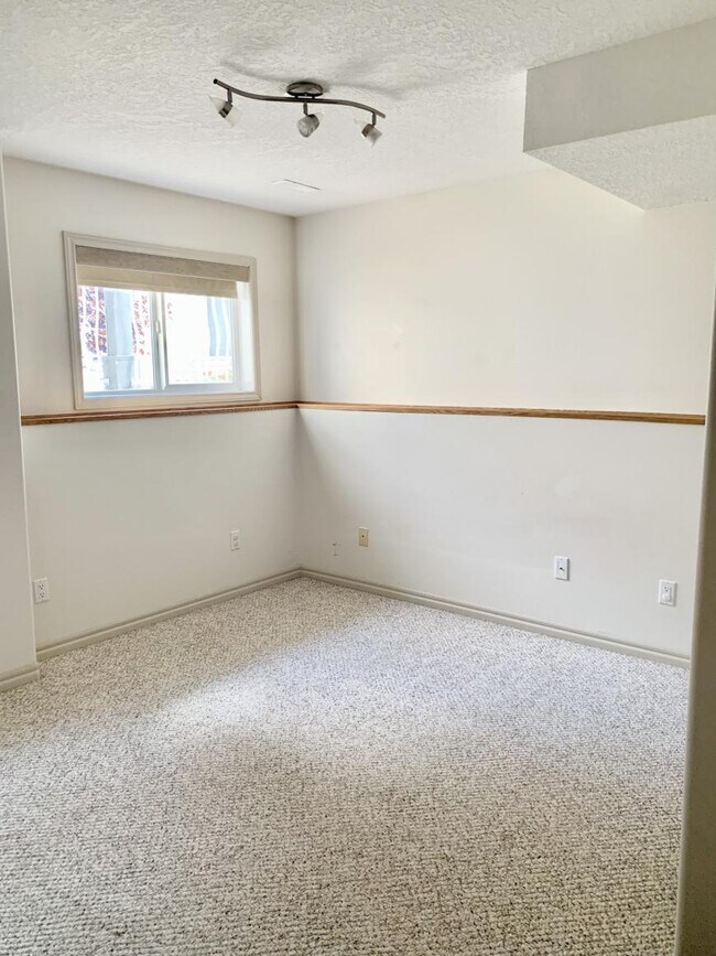 Photo - 4 bedroom in Grande Prairie AB T8W 2M8