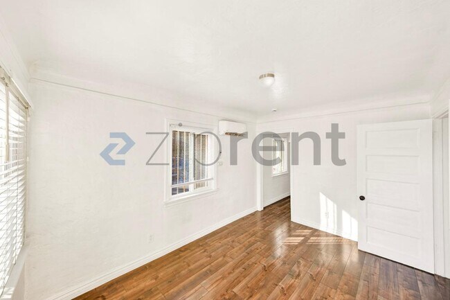 Photo - 1544 Stanley Ave