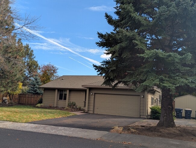 Building Photo - 1315 NE Paula Dr