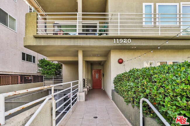 Photo - 11920 Goshen Ave Unidad 102 Rental