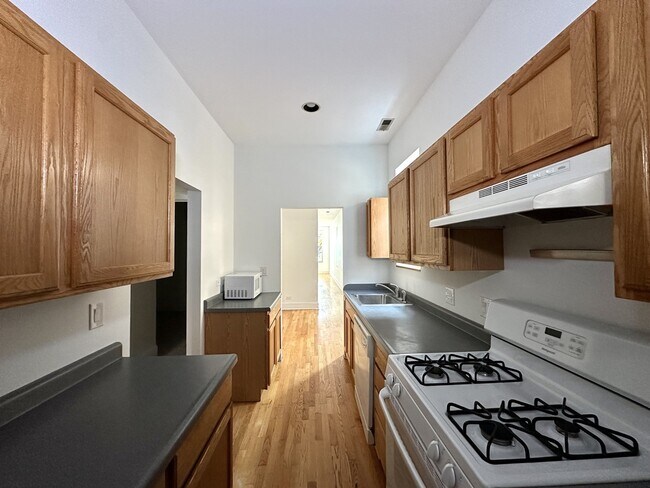 Photo - 1358 N Bosworth Ave Unit 4