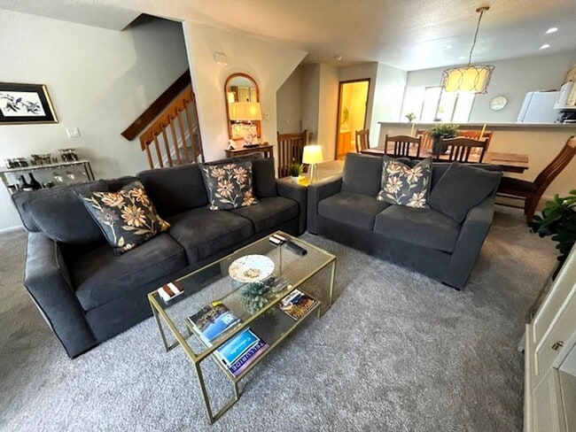 Photo - 213 Kestrel Ln