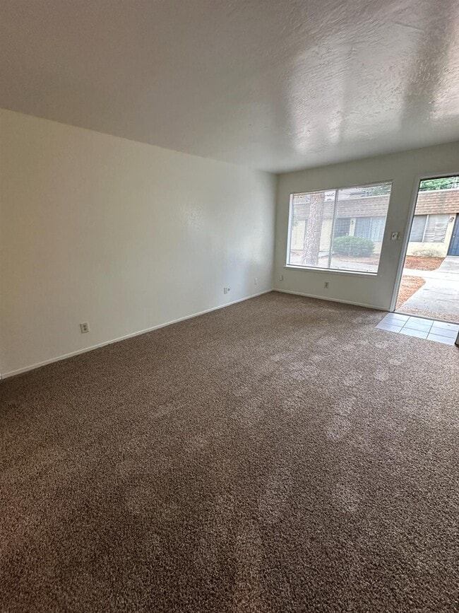 Photo - 471 Minnewawa Ave