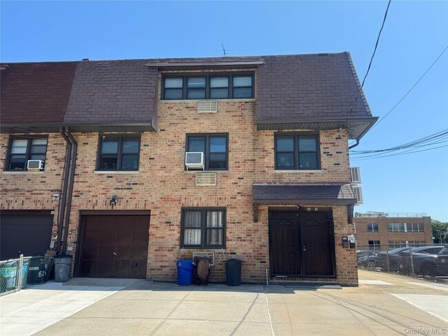 Building Photo - 59-43 174th St Unit 3rd Fl Rental