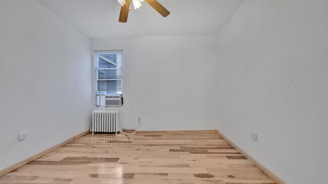 Photo - 1528 E St SE