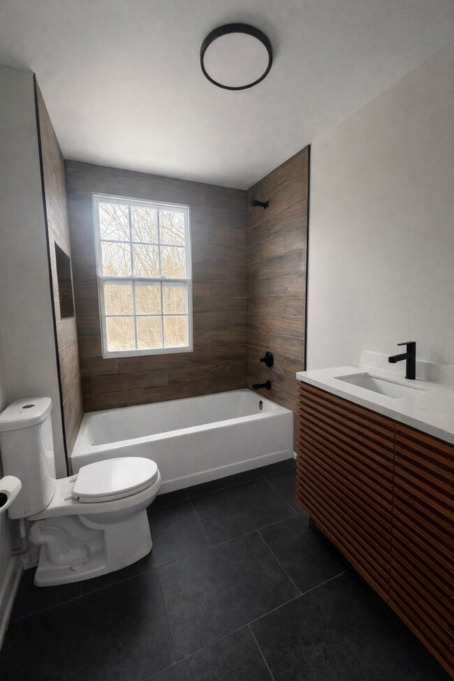 Photo - For Lease : 5 bedroom 1 1/2 bathroom fully renovated home in nice area. Call KPM 313-429-3244