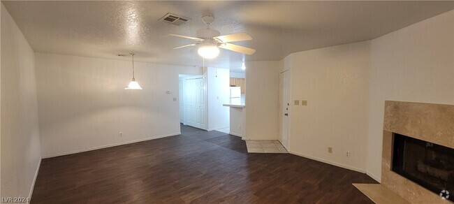 Building Photo - 5044 S Rainbow Blvd Unit 104 Rental