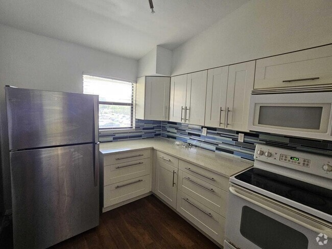 Building Photo - 3130 Millwood Terrace Unit 214 Rental